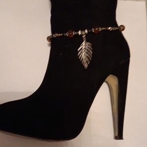 NWB BEAD & RHINESTONE LEAF BOOT BUCKLE